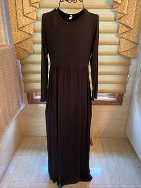 Bellamie Long Sleeve Soft Stretch Black Maxi Dress size Large With Pockets